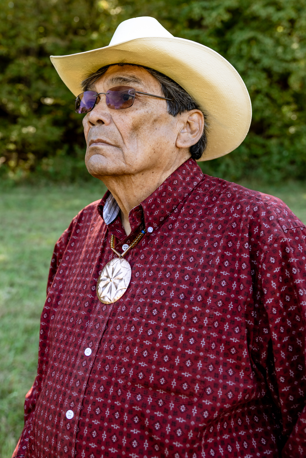U-ga-se-s-di Nu-s-dv-a-ne-hv (Culture Keeper) As a member of the Cherokee Nation living in the Mothertown lands of North Carolina, Tribal Elder, Tom is revered for his perspective on life. He gives freely his knowledge to others to help all people connect to the land and find their purpose.