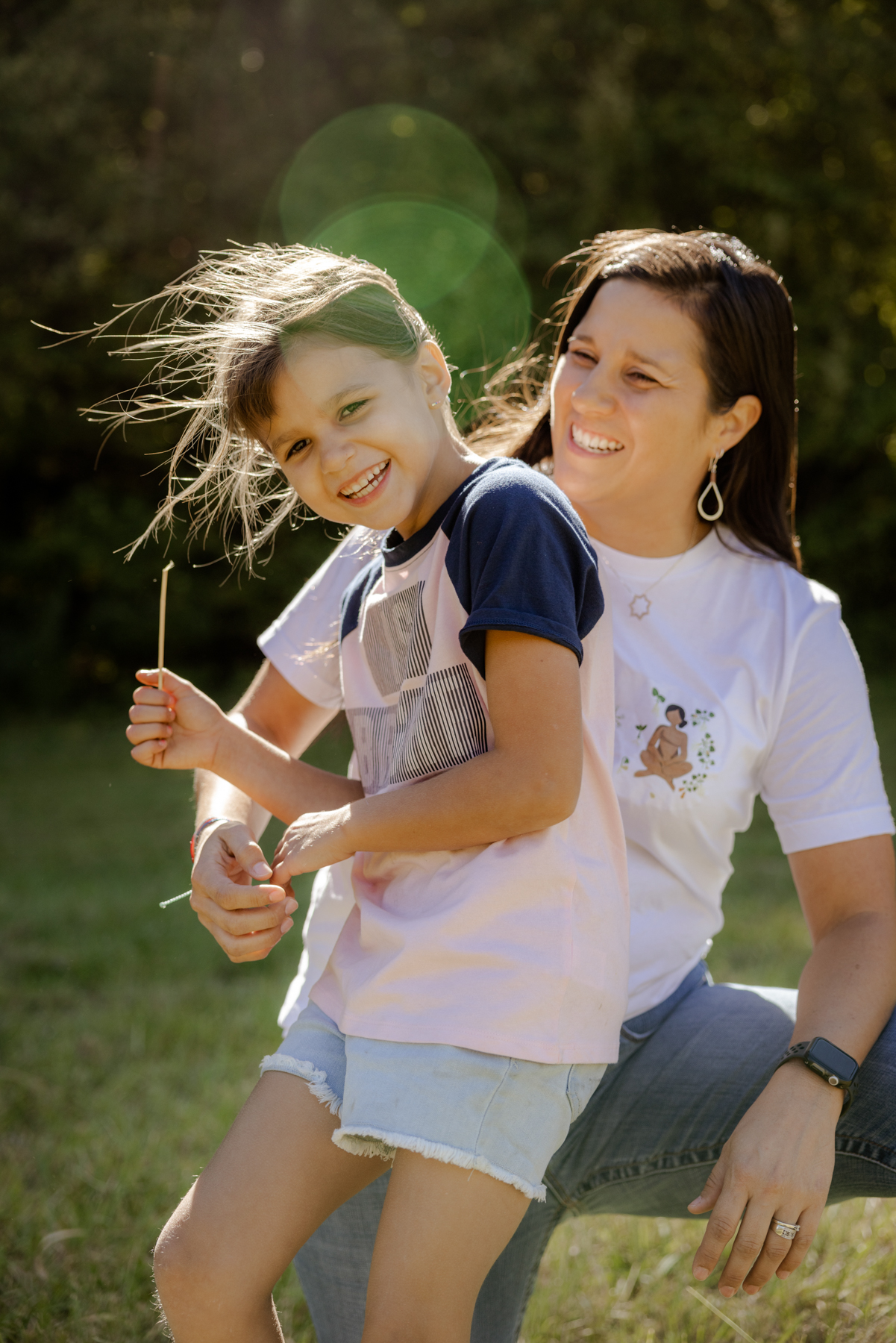 A-ye-tsa-s-di s-ti-yu nv-wo-t(i) (laughter is the best medicine), there is strength in laughter when it is shared with knowledge and family, in sacred spaces. Chi and Enola.