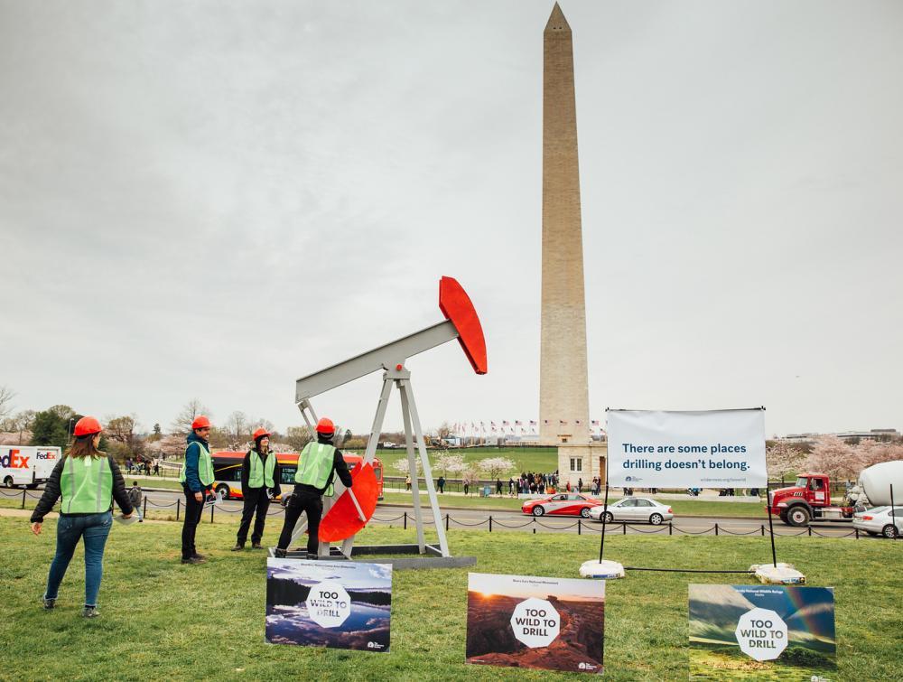 Oil rig demonstration on the National Mall