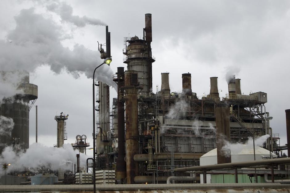Toxins being released from an oil refinery