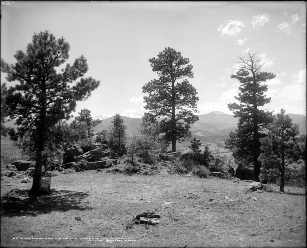 Black and white photo of