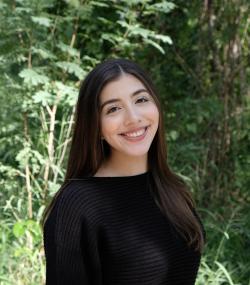 Emily Munoa headshot