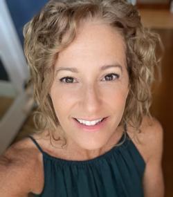 Kate Mackay headshot