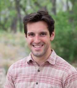 Taylor Luneau headshot