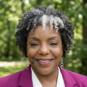 Courtney Hinton headshot