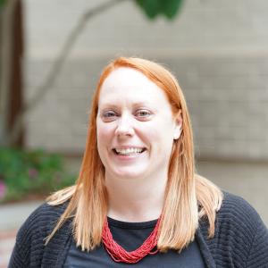 Julie Shackett headshot